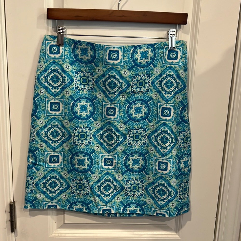 Talbots sz 4 blue patterned skirt. EUC